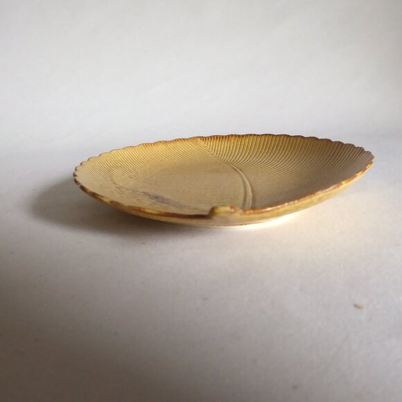 JAPAN JAPANESE 6.25” HANDCRAFTED PORCELAIN YELLOW LEAF DISH PLATE (NEW) - Picture 6 of 8